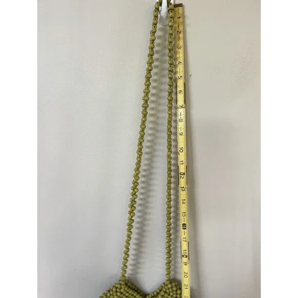 Urban Outfitters?  Crossbody Bag Green Vacay Women Heart Shape Wood Beaded - Picture 5 of 7